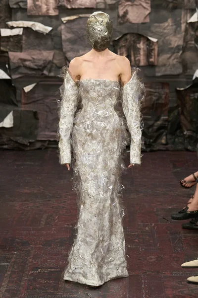 Look 18